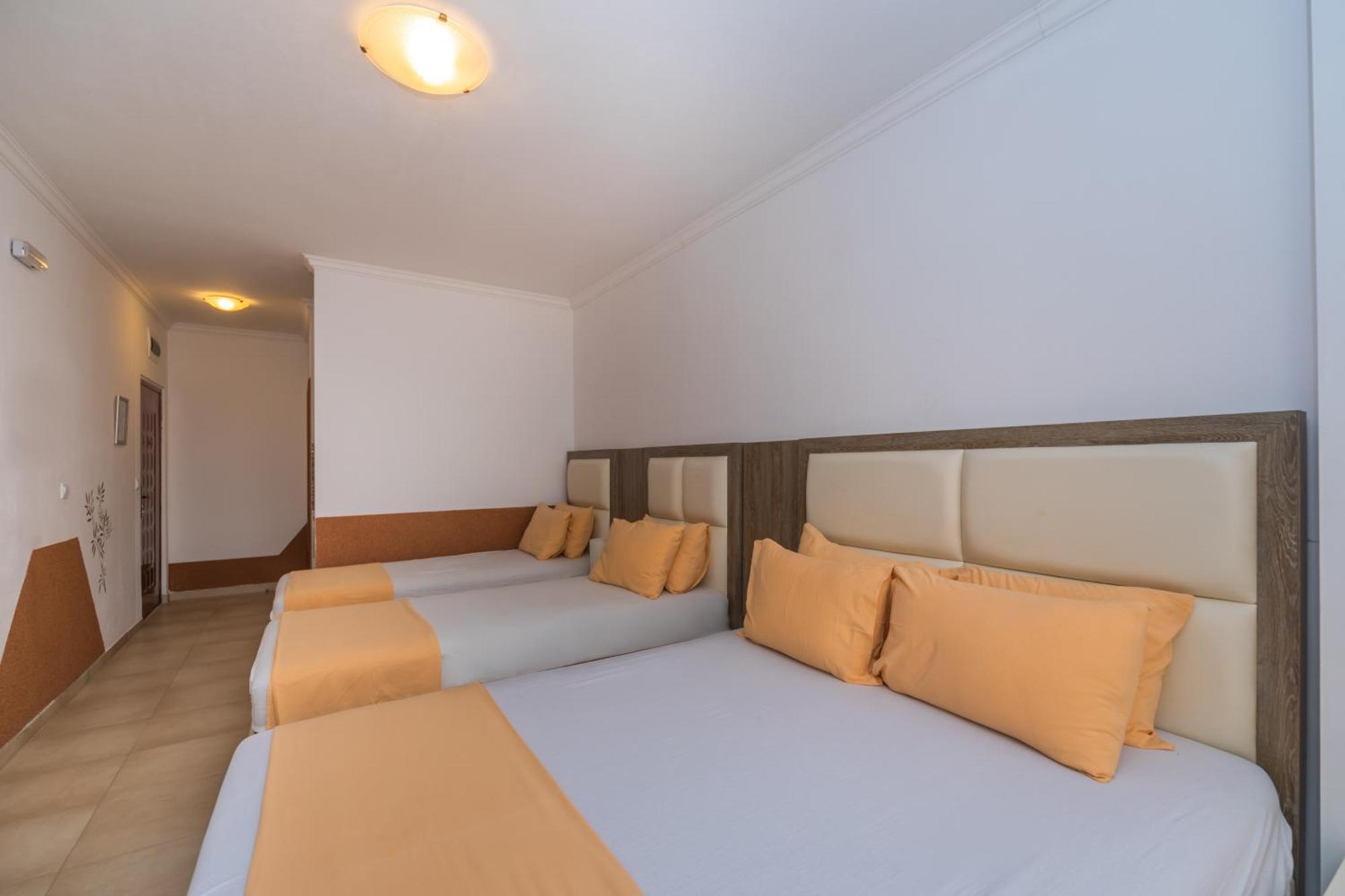 Apartments Добра-Вода Номер фото